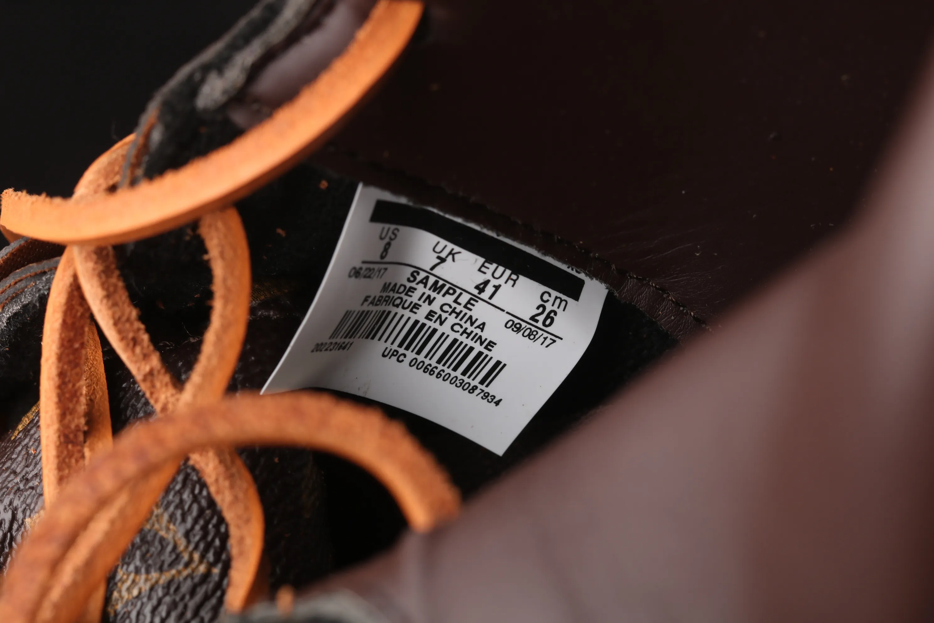 All Categories Air Jordan Jordan Series Basketball Shoes Air Jordan 1 High Air Jordan 1 AJ1 Joe 1 Donkey Brand Co-branded Customized Model #With Presbyopia Suitcase Made of Leather Exclusive Logo Covered Shoe Body Very High Style